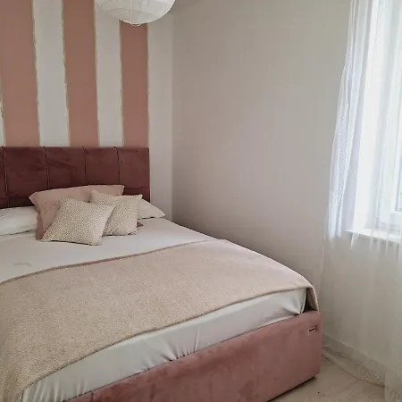 Apartman Maja **** 시베니크