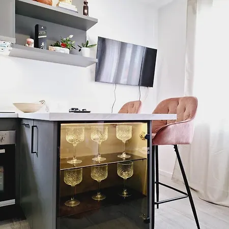 Apartman Maja **** *
